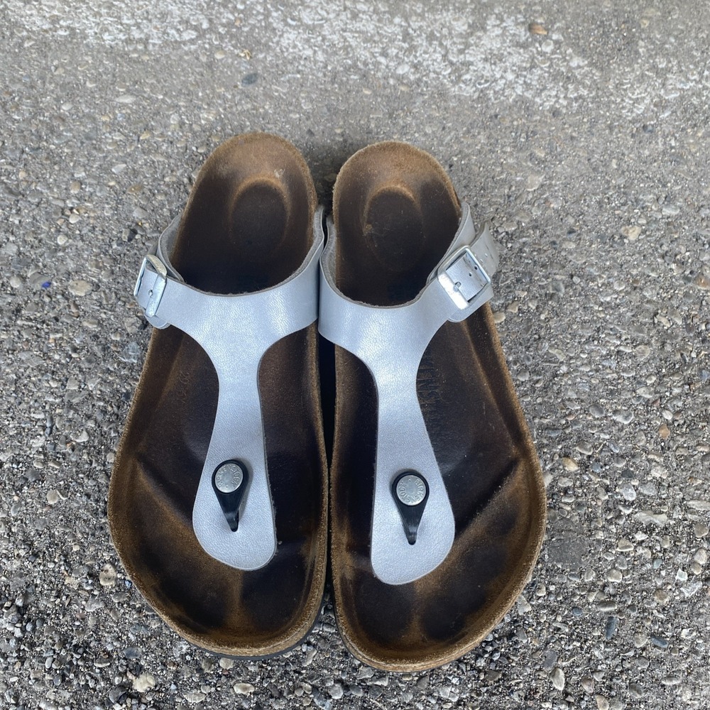 Birkenstock Gizeh Women's Size 39 US 8 Silver Metallic Sandals